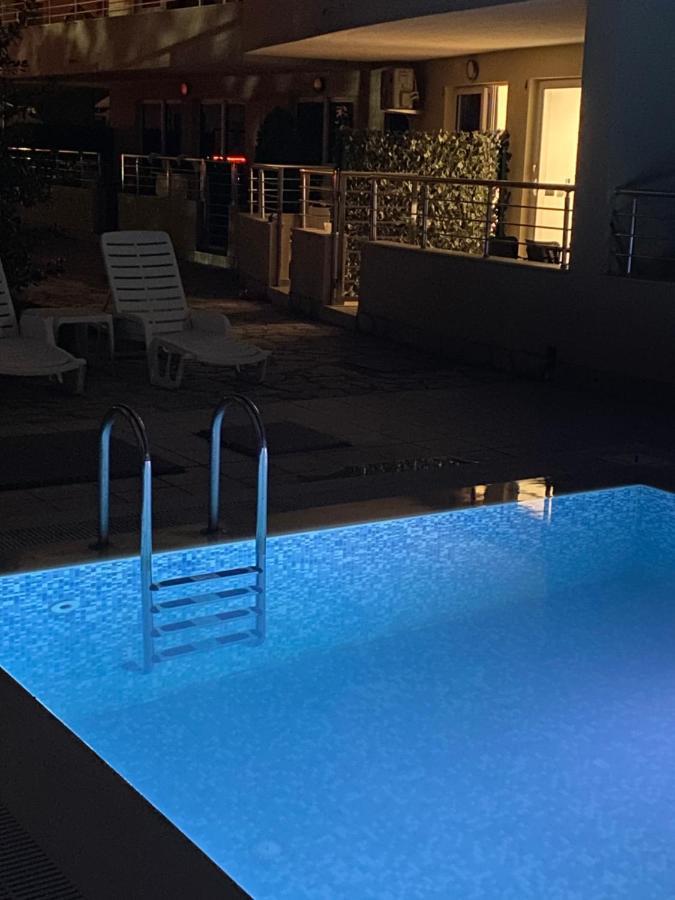 Deluxe Pool 4 Daire Petrovac