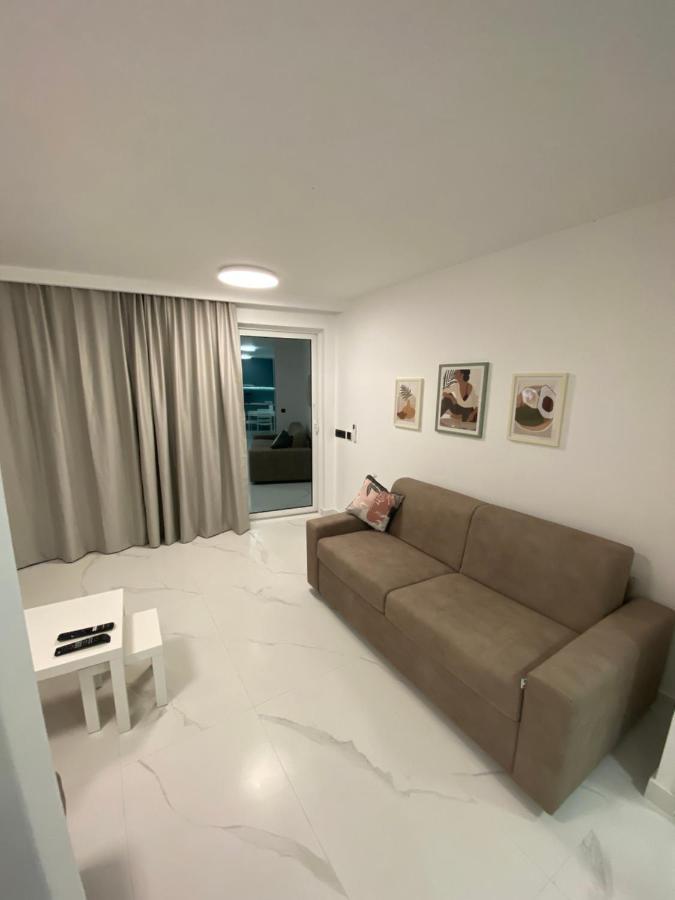 Deluxe Pool 4 Daire Petrovac