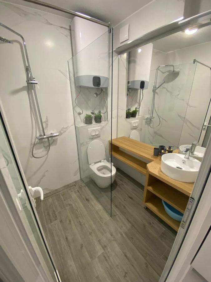 Deluxe Pool 4 Апартаменти *